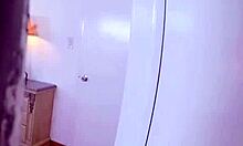 Elsa Jean Dormiva Profondamente Quando il Suo Amante Si È Infilato Dentro, Svegliandola con una Scopata Dura e un Creampie Indimenticabile