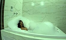 Eu Naquele Banho Sensual De Espuma Na Banheira Com Monster Cock