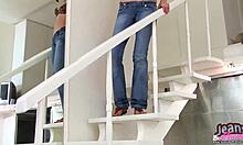Vay, ben senin tomgirl komşun sıkı kot pantolonla!