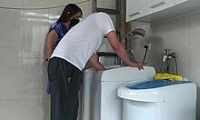 Técnico popravi pralnico, ampak konča z jebanjem vroče stranke 😜