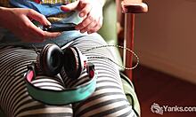 Wow! Yanks beauty Ezmerelda climaxes hard to music!