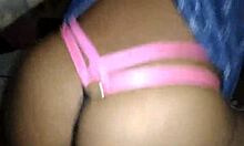 Usando uma micro calcinha a negra de cabelos encaracolado eliza todinho libera o anal para o lutador de mma allan guerra gomes