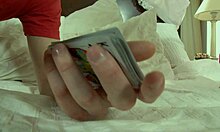 Belle fille paie pari perdu en léchant et suçant !