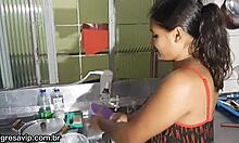 renan pantaneiro fudeu a tigresa em cima da pia da cozinha ele comecou de camisinha mais no fim encheu a bucetinha dela de leitinho