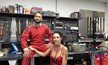 aurora une coquine brunette aux gros seins