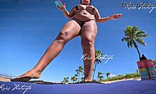 Qual seria sua reação me vendo assim na praia, toda putinha?