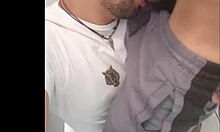 entrei no box do banheiro do metro o macho me olhou e disse que queria meu cu - completo full red 😏