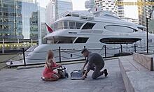 פאווג בריטית חמה זיינת זר תמורת מיליון דולר!