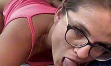 Loira Rabuda Pegou O Uber E No Trânsito Parado Resolveu Fazer Um Boquete Com Direito A Garganta Profunda No Motorista Completo No Red E No Sheer