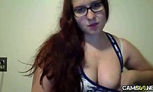 amateur webcam girl shows off in solo cam