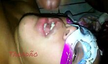 Puta leiteira levando gozada na cara