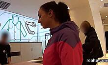 Dokonalá česká holka 18+ drážděná v supermarketu, vrtaná tvrdě v POV.