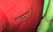 Bombeiros fodendo nos fundos do alojamento - full sheer!