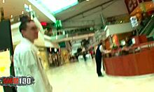 哇！金发18+小妞在捷克厕所猎取狂野性爱！