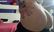 Ela Shows Off New Shorts But Gets Distracted