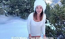 je jouis with big sextoy in ass outdoors in snow