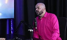 paulo avelar hides listening to group jerk off in city