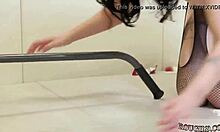 Dalam Kasus Ekstrem B Scissoring Sambil Diikat Bondage