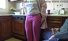 Risikabel hjemmelavet sex med liderlig stedsøster chokerer mig! Hendes behårede fisse tager det hele!