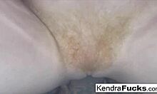 О боже, гигантската вана ни намокри и доведе до сериозно чукане с моята банда