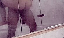 i ate my girlfrend's wet pussy in the bathtube for surpise blowjob