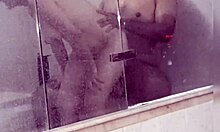 i ate my girlfrend's wet pussy in the bathtube for surpise blowjob