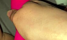 Sleduj mladou 18+ kurvu, jak tvrdě orgasmusuje