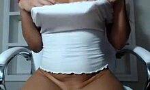 Teen amateur shows close-up clit play on webcam. Vworld brings high-definition solo action.