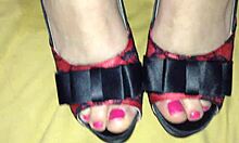 mis pies practicando otro footjob, amateurs enjoying pussy play