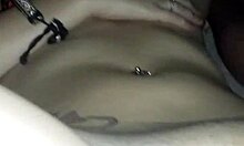 Ruma naama mutta hitto, tämän 18-vuotiaan teinin seksikäs vartalo sai minut katsomaan hänen masturbaatiotaan!