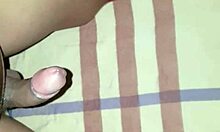 Вьетнамская пара наслаждается интимными моментами в приватной обстановке