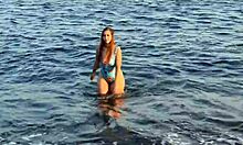 la cachonda de anaduro12 en la playa