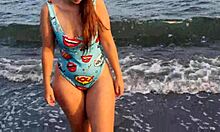 la cachonda de anaduro12 en la playa