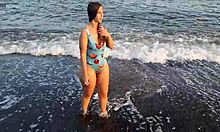 la cachonda de anaduro12 en la playa