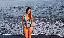 la cachonda de anaduro12 en la playa