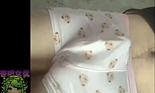 青藤妹妹-午睡中，小骚货突然骚性大发，扒开男友裤子吃肉棒，又用力套弄起来！ 😏