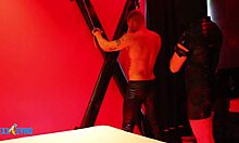 Escravo e submisso! Deepthroat and spanking action!