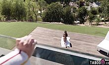 Стар приятелки Кейдънс Лъкс и Маккензи Мейс се гмуркат в лезбийски секс