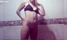 una bailarina aburrida y se puso a bailar un rato