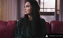 Big Ass Babe Chooses Muscular Friend for Fingering and Muff Diving After Breakup