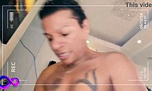 Depois que treparam, dois caíram no desejo e transaram na sala