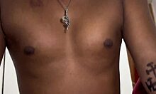 na festa de halloween o jason acabou metendo leite no rabo do diabinho safado