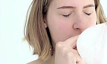 Young looner babe blowing and popping balloon 😍