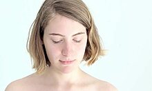 Young looner babe blowing and popping balloon 😍