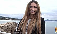 Clara Belle Étudiante Est Très Chaude Pour Baiser Son Formateur!