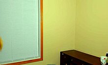 teen masturbates her pussy live on webcam for viewers