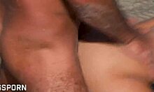 Klasični porn s seksi velikim sisama plavuša jebana u dupe