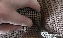 Busty najstnica 18+ šiba in sesa v hotelskem bondage