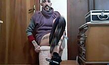 Melvincoficial Gay Español Solo Masturbation on Skates in Unique Style
