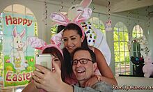 Teen βοηθάει το κουνί του φίλου με τον θείο σε άγρια γαμά κουνελιού